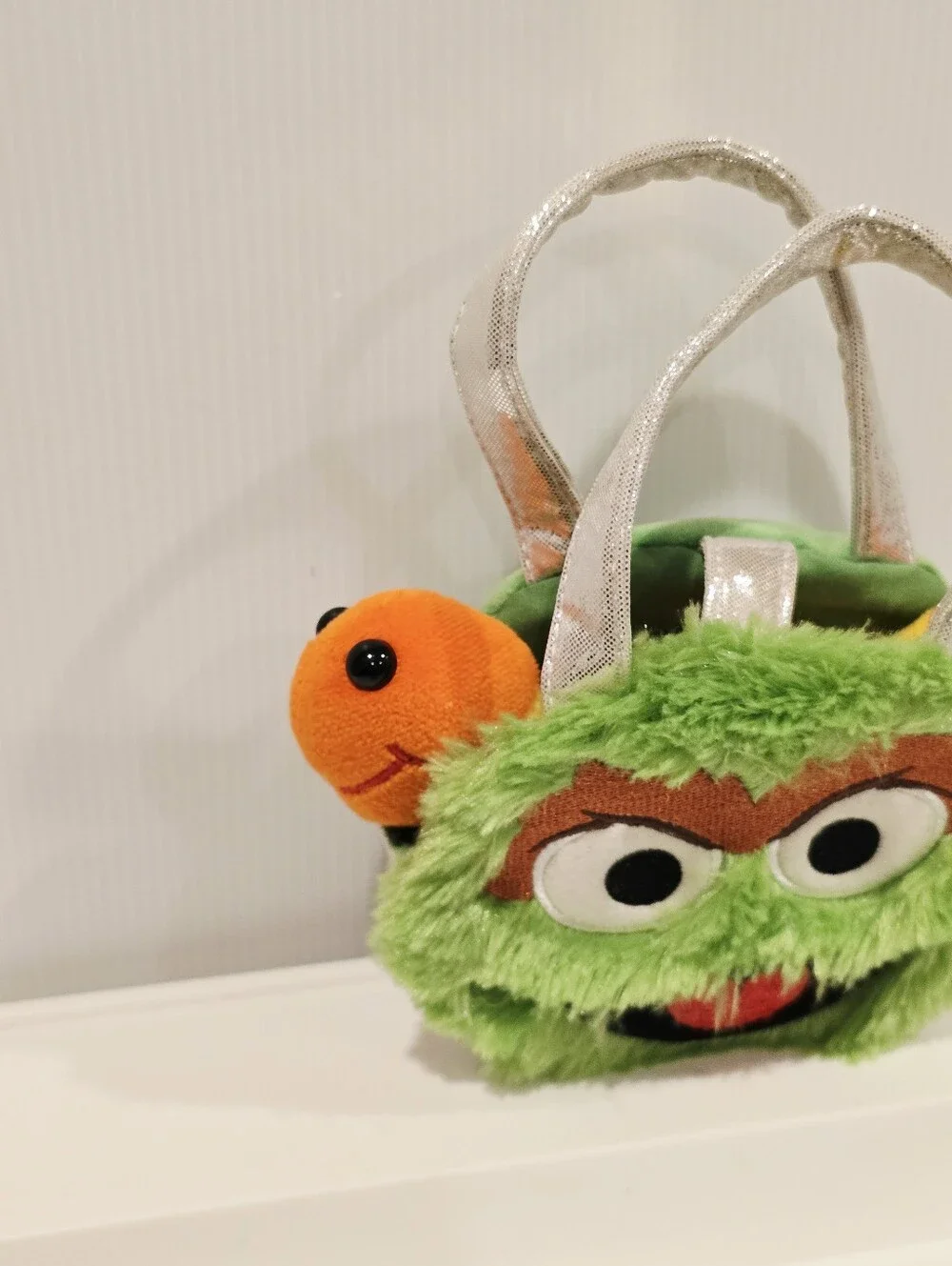 Sesame Place Oscar The Grouch Plush Purse with Worm Sea World Busch Gardens